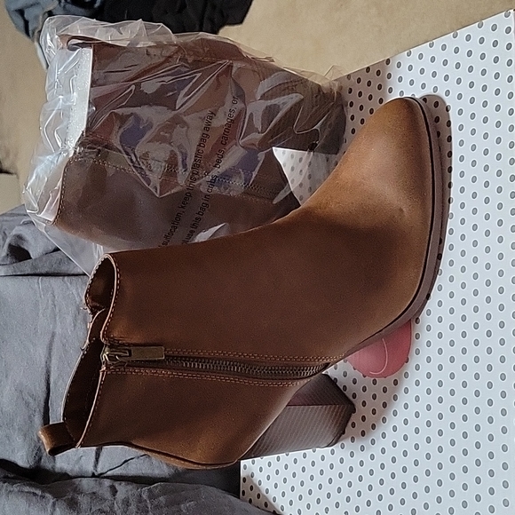 Brown boots - Picture 2 of 4